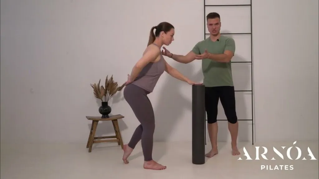 Тренировка Пилатес. Упражнение Standing Balance 2 (Foam Roller)