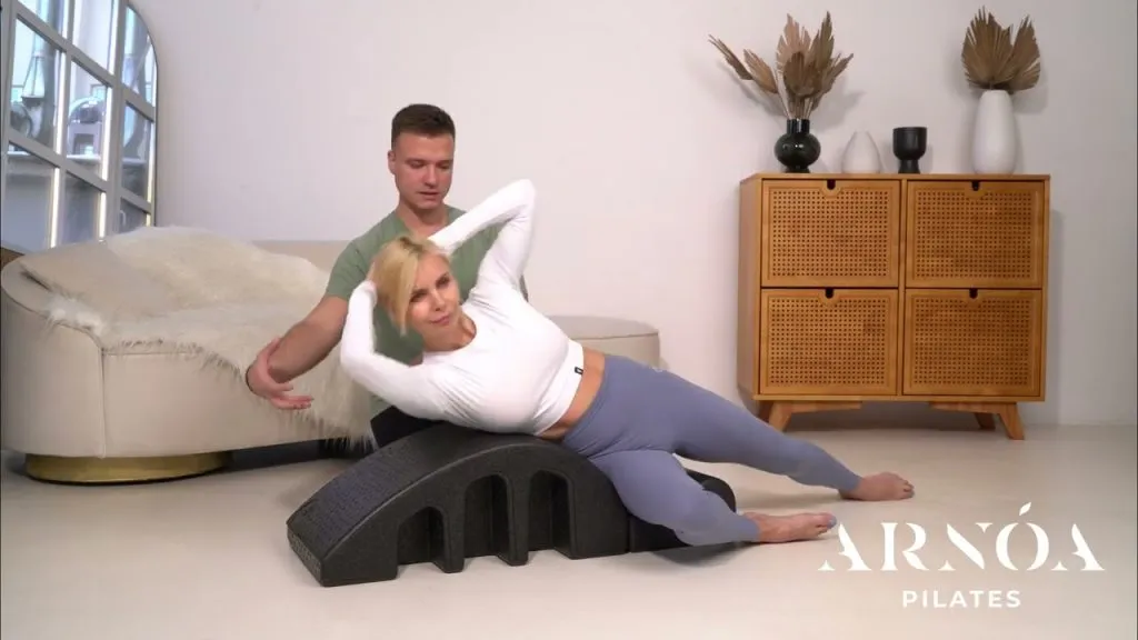 Тренировка Пилатес. Упражнение Side Sit Up (Spine Corrector)